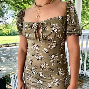 Missguided | Mini floral dress w puff sleeves